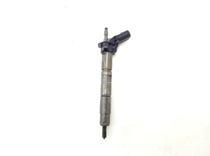  Fuel injector 