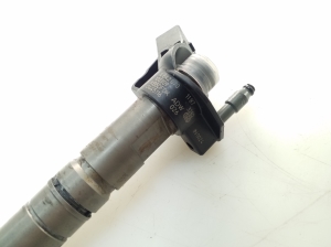  Fuel injector 