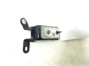 TOYOTA Urban Cruiser (2009–2017) Rear side door lower hinge 6877052031 - 2