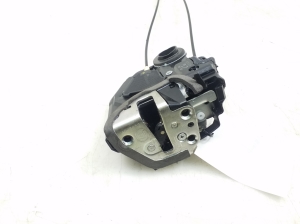TOYOTA Urban Cruiser (2009–2017) Rear side door lock 69060420021 - 2