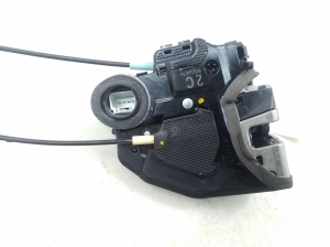 TOYOTA Urban Cruiser (2009–2017) Rear side door lock 69060420021 - 3