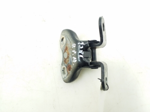 TOYOTA Urban Cruiser (2009–2017) Front door lower hinge 6873012120 - 2