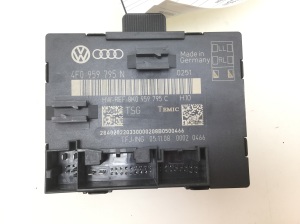  Rear side door control unit 