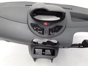 RENAULT Twingo II (2007–2014) Dashboard and its parts 8200889296 - 2