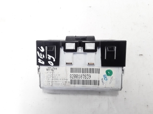 RENAULT Megane II (2002–2009) Screen 8200107839 - 3