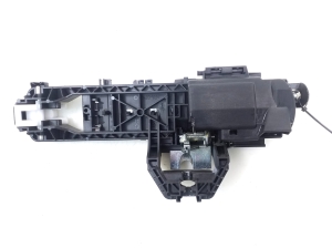 Mercedes Benz A-Class 176 (2012–2018) Front door exterior handle bracket A2047601800 - 3