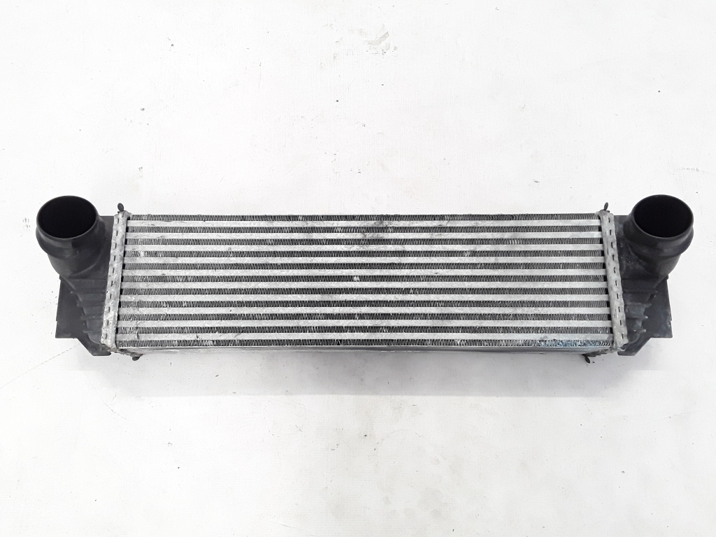 BMW 5 SERIES F11 (2010–2017) Vahejahuti radiaator 7805629 BMW 5 SERIES F11 (2010–2017) Vahejahuti radiaator 7805629