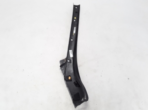  Windscreen strut outer 