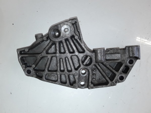 Engine bracket - 8200399938