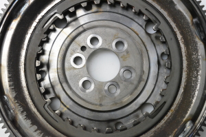  Clutch flywheel 