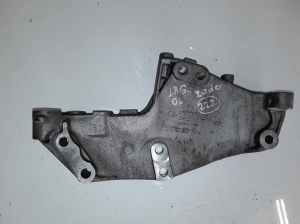 Engine bracket - 8200399938