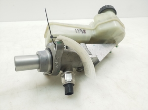 Mercedes Benz R-Class 251 (2006–2017) Brake master cylinder A1644300301 - 3