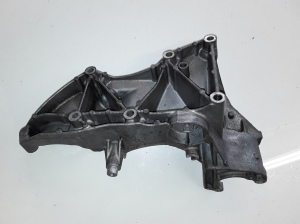 Alternator bracket - 8200183234