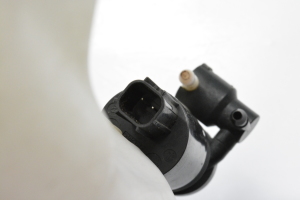 Ford Fiesta VI (2008–2017) Front washer fluid reservoir 8A6117B613AD - 3