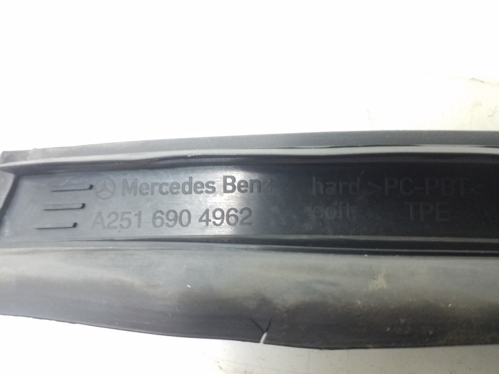 Used Mercedes Benz R-Class Windscreen strut outer A2516904962