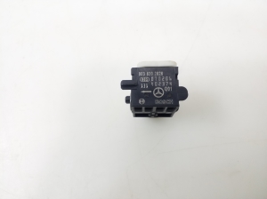 Mercedes Benz R-Class 251 (2006–2017) Airbagsensor A0038202826 - 3