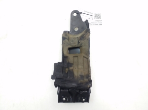 Mercedes Benz R-Class 251 (2006–2017) Apdare zem motora pārsega A2516200407 - 2