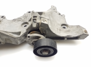 Volkswagen Passat B7 (2010–2014) Support de compresseur de climatisation 03L903143Q - 3