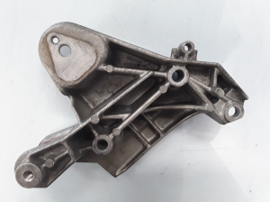 Engine bracket - 8200027116