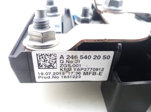 Mercedes Benz A-Class 176 (2012–2018) Kaitsmeploki hoidik kapoti all A2465402050 - 3