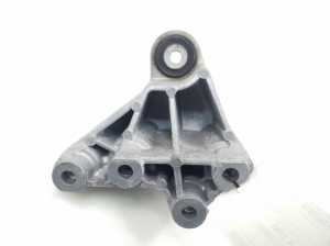  Engine holder 