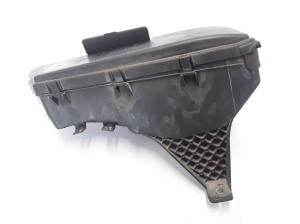   Sicherungskastenhalter unter der Motorhaube  - 9494210 