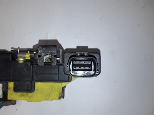 VOLVO XC70 (2000–2007) Rear side door lock 30634624 - 2