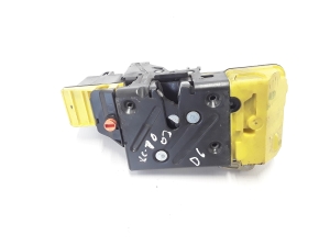 VOLVO XC70 (2000–2007) Rear side door lock 30634624 - 4
