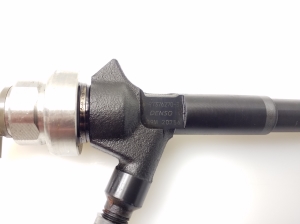  Fuel injector 