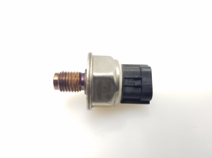  High pressure fuel line sensor 