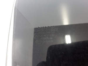 VOLVO XC70 (2000–2007) Rear side door glass 30674329 - 2