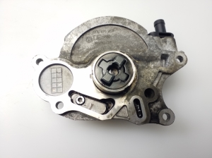 Volkswagen Polo V (2009–2017) Pompe à vide 03L100J