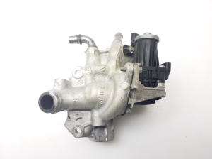 Mercedes Benz A-Class 176 (2012–2018) Ventil Abgasrückführung H8201411538 - 5