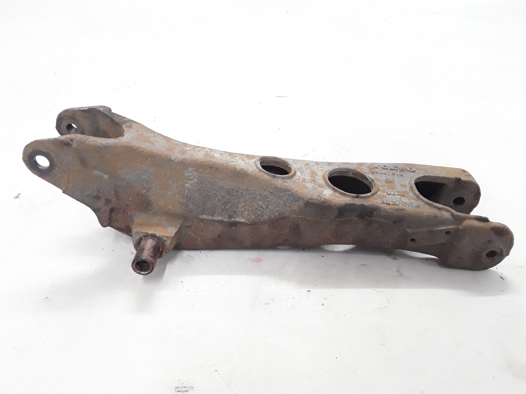 VOLVO XC70 2 generation (2000-2007) Rear Right Arm 30647014 22311242