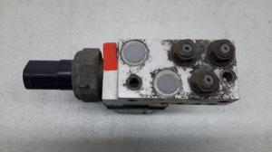 Mercedes Benz CLS-Class 219 (2004–2010) Luftfederung Ventil A2113200158 - 3