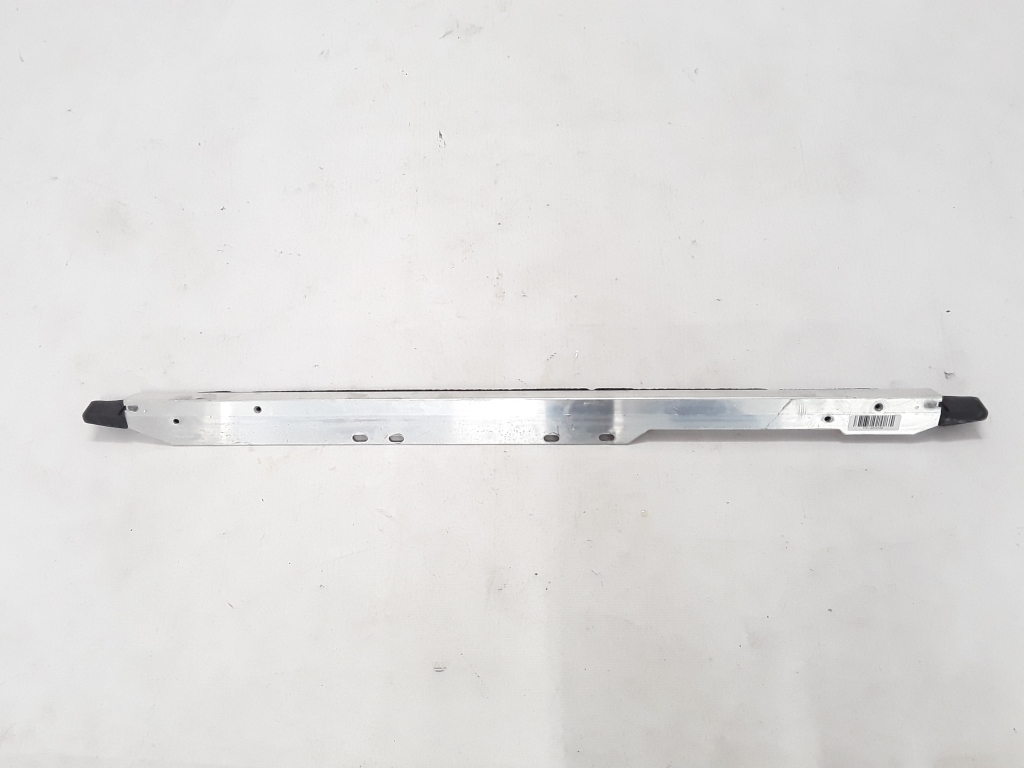 VOLVO S90 (2016–2026) Veel üks külgriba detail 31420046 VOLVO S90 (2016–2026) Veel üks külgriba detail 31420046