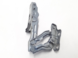 VOLVO S90 (2016–2026) Hood hinge 32219800 - 3