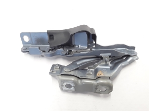 VOLVO S90 (2016–2026) Hood hinge 32219800 - 4