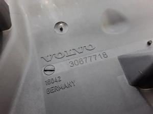 VOLVO V70 III (2007–2017) Luftfiltergehäuse 30677718 - 4