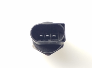 AUDI A3 8V (2012–2020) Fuel rail pressure sensor 06H906051J - 3