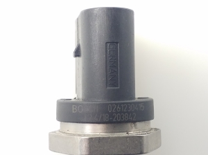AUDI A3 8V (2012–2020) Fuel rail pressure sensor 06H906051J - 4