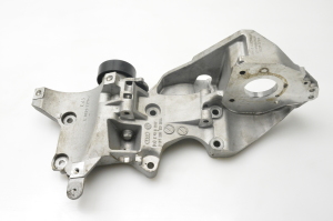 Volkswagen Tiguan (2007–2016) Kliimakompressori kinnitus 03L903143Q - 2
