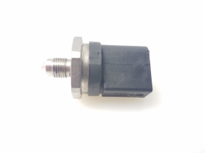  High pressure fuel line sensor 