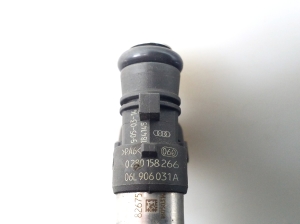 AUDI A3 8V (2012–2020) Kütusepihusti 06L906031A - 3