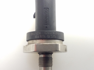 AUDI A4 B8 (2007–2016) Fuel rail pressure sensor 06H906051G - 4