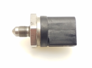  High pressure fuel line sensor 