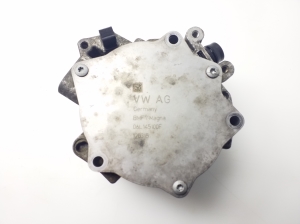 AUDI Q3 8U (2011–2018) Vacuum pump 06L145100F - 2
