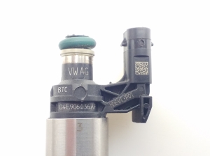  Fuel injector 