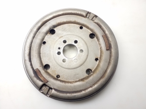  Clutch flywheel 