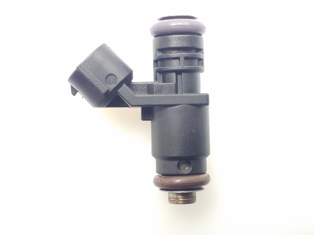 Used Volkswagen Polo Fuel injector 04E906031H